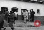 Immagine di Arresti di blocchi stradali nella zona di guerra del Congo Africa centrale, 1960, secondo 52 filmato di repertorio 65675080230