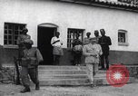 Immagine di Arresti di blocchi stradali nella zona di guerra del Congo Africa centrale, 1960, secondo 53 filmato di repertorio 65675080230