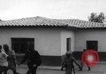 Immagine di Arresti di blocchi stradali nella zona di guerra del Congo Africa centrale, 1960, secondo 56 filmato di repertorio 65675080230