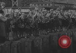 Standbild Freigelassene deutsche Kriegsgefangene kehren nach Hause zurück Deutschland, 1942, aus Sekunde 13 historischem Filmmaterial Videoclip 65675080266