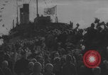 Standbild Freigelassene deutsche Kriegsgefangene kehren nach Hause zurück Deutschland, 1942, aus Sekunde 16 historischem Filmmaterial Videoclip 65675080266