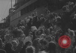 Standbild Freigelassene deutsche Kriegsgefangene kehren nach Hause zurück Deutschland, 1942, aus Sekunde 25 historischem Filmmaterial Videoclip 65675080266