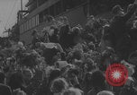 Standbild Freigelassene deutsche Kriegsgefangene kehren nach Hause zurück Deutschland, 1942, aus Sekunde 26 historischem Filmmaterial Videoclip 65675080266