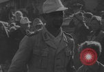 Standbild Freigelassene deutsche Kriegsgefangene kehren nach Hause zurück Deutschland, 1942, aus Sekunde 29 historischem Filmmaterial Videoclip 65675080266