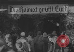 Standbild Freigelassene deutsche Kriegsgefangene kehren nach Hause zurück Deutschland, 1942, aus Sekunde 31 historischem Filmmaterial Videoclip 65675080266
