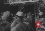 Standbild Freigelassene deutsche Kriegsgefangene kehren nach Hause zurück Deutschland, 1942, aus Sekunde 34 historischem Filmmaterial Videoclip 65675080266