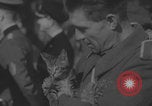 Standbild Freigelassene deutsche Kriegsgefangene kehren nach Hause zurück Deutschland, 1942, aus Sekunde 41 historischem Filmmaterial Videoclip 65675080266