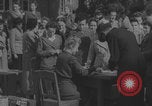 Standbild Freigelassene deutsche Kriegsgefangene kehren nach Hause zurück Deutschland, 1942, aus Sekunde 47 historischem Filmmaterial Videoclip 65675080266