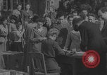 Standbild Freigelassene deutsche Kriegsgefangene kehren nach Hause zurück Deutschland, 1942, aus Sekunde 49 historischem Filmmaterial Videoclip 65675080266