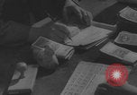 Standbild Freigelassene deutsche Kriegsgefangene kehren nach Hause zurück Deutschland, 1942, aus Sekunde 50 historischem Filmmaterial Videoclip 65675080266