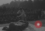 Standbild Demonstration deutscher Judokas Dresden Deutschland, 1942, aus Sekunde 18 historischem Filmmaterial Videoclip 65675080267