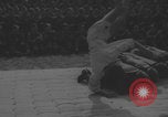 Standbild Demonstration deutscher Judokas Dresden Deutschland, 1942, aus Sekunde 23 historischem Filmmaterial Videoclip 65675080267