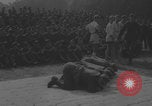 Standbild Demonstration deutscher Judokas Dresden Deutschland, 1942, aus Sekunde 25 historischem Filmmaterial Videoclip 65675080267