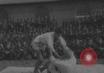 Standbild Demonstration deutscher Judokas Dresden Deutschland, 1942, aus Sekunde 39 historischem Filmmaterial Videoclip 65675080267