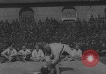 Standbild Demonstration deutscher Judokas Dresden Deutschland, 1942, aus Sekunde 51 historischem Filmmaterial Videoclip 65675080267