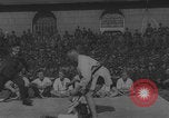 Standbild Demonstration deutscher Judokas Dresden Deutschland, 1942, aus Sekunde 53 historischem Filmmaterial Videoclip 65675080267