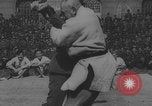 Standbild Demonstration deutscher Judokas Dresden Deutschland, 1942, aus Sekunde 57 historischem Filmmaterial Videoclip 65675080267
