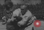 Standbild Demonstration deutscher Judokas Dresden Deutschland, 1942, aus Sekunde 58 historischem Filmmaterial Videoclip 65675080267