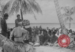 Standbild Ben Wyatt Eingeborene des Bikini-Atolls Bikini-Atoll, Marshal Islands, 1946, aus Sekunde 4 historischem Filmmaterial Videoclip 65675080272