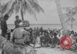 Standbild Ben Wyatt Eingeborene des Bikini-Atolls Bikini-Atoll, Marshal Islands, 1946, aus Sekunde 7 historischem Filmmaterial Videoclip 65675080272