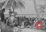 Standbild Ben Wyatt Eingeborene des Bikini-Atolls Bikini-Atoll, Marshal Islands, 1946, aus Sekunde 8 historischem Filmmaterial Videoclip 65675080272