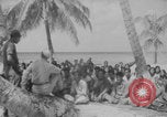 Standbild Ben Wyatt Eingeborene des Bikini-Atolls Bikini-Atoll, Marshal Islands, 1946, aus Sekunde 10 historischem Filmmaterial Videoclip 65675080272