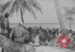 Standbild Ben Wyatt Eingeborene des Bikini-Atolls Bikini-Atoll, Marshal Islands, 1946, aus Sekunde 13 historischem Filmmaterial Videoclip 65675080272