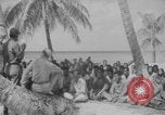 Standbild Ben Wyatt Eingeborene des Bikini-Atolls Bikini-Atoll, Marshal Islands, 1946, aus Sekunde 14 historischem Filmmaterial Videoclip 65675080272