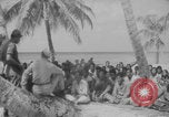 Standbild Ben Wyatt Eingeborene des Bikini-Atolls Bikini-Atoll, Marshal Islands, 1946, aus Sekunde 16 historischem Filmmaterial Videoclip 65675080272