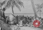 Standbild Ben Wyatt Eingeborene des Bikini-Atolls Bikini-Atoll, Marshal Islands, 1946, aus Sekunde 17 historischem Filmmaterial Videoclip 65675080272