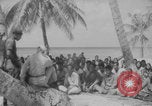 Standbild Ben Wyatt Eingeborene des Bikini-Atolls Bikini-Atoll, Marshal Islands, 1946, aus Sekunde 19 historischem Filmmaterial Videoclip 65675080272