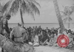 Standbild Ben Wyatt Eingeborene des Bikini-Atolls Bikini-Atoll, Marshal Islands, 1946, aus Sekunde 20 historischem Filmmaterial Videoclip 65675080272
