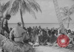 Standbild Ben Wyatt Eingeborene des Bikini-Atolls Bikini-Atoll, Marshal Islands, 1946, aus Sekunde 22 historischem Filmmaterial Videoclip 65675080272