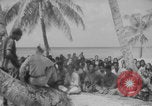 Standbild Ben Wyatt Eingeborene des Bikini-Atolls Bikini-Atoll, Marshal Islands, 1946, aus Sekunde 24 historischem Filmmaterial Videoclip 65675080272
