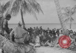 Standbild Ben Wyatt Eingeborene des Bikini-Atolls Bikini-Atoll, Marshal Islands, 1946, aus Sekunde 25 historischem Filmmaterial Videoclip 65675080272