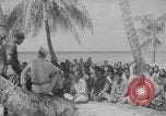 Standbild Ben Wyatt Eingeborene des Bikini-Atolls Bikini-Atoll, Marshal Islands, 1946, aus Sekunde 26 historischem Filmmaterial Videoclip 65675080272