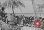 Standbild Ben Wyatt Eingeborene des Bikini-Atolls Bikini-Atoll, Marshal Islands, 1946, aus Sekunde 27 historischem Filmmaterial Videoclip 65675080272