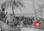 Standbild Ben Wyatt Eingeborene des Bikini-Atolls Bikini-Atoll, Marshal Islands, 1946, aus Sekunde 28 historischem Filmmaterial Videoclip 65675080272