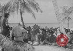 Standbild Ben Wyatt Eingeborene des Bikini-Atolls Bikini-Atoll, Marshal Islands, 1946, aus Sekunde 32 historischem Filmmaterial Videoclip 65675080272