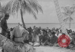 Standbild Ben Wyatt Eingeborene des Bikini-Atolls Bikini-Atoll, Marshal Islands, 1946, aus Sekunde 33 historischem Filmmaterial Videoclip 65675080272