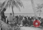 Standbild Ben Wyatt Eingeborene des Bikini-Atolls Bikini-Atoll, Marshal Islands, 1946, aus Sekunde 36 historischem Filmmaterial Videoclip 65675080272