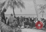 Standbild Ben Wyatt Eingeborene des Bikini-Atolls Bikini-Atoll, Marshal Islands, 1946, aus Sekunde 43 historischem Filmmaterial Videoclip 65675080272