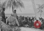 Standbild Ben Wyatt Eingeborene des Bikini-Atolls Bikini-Atoll, Marshal Islands, 1946, aus Sekunde 50 historischem Filmmaterial Videoclip 65675080272