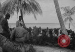 Standbild Ben Wyatt Eingeborene des Bikini-Atolls Bikini-Atoll, Marshal Islands, 1946, aus Sekunde 61 historischem Filmmaterial Videoclip 65675080272