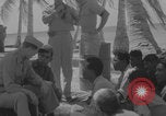 Standbild Evakuierung des Bikini-Atolls Bikini-Atoll, Marshal Islands, 1946, aus Sekunde 15 historischem Filmmaterial Videoclip 65675080274
