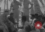 Standbild Evakuierung des Bikini-Atolls Bikini-Atoll, Marshal Islands, 1946, aus Sekunde 24 historischem Filmmaterial Videoclip 65675080274