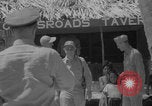 Standbild Evakuierung des Bikini-Atolls Bikini-Atoll, Marshal Islands, 1946, aus Sekunde 29 historischem Filmmaterial Videoclip 65675080274