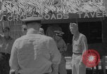 Standbild Evakuierung des Bikini-Atolls Bikini-Atoll, Marshal Islands, 1946, aus Sekunde 31 historischem Filmmaterial Videoclip 65675080274