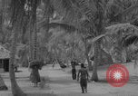 Standbild Evakuierung des Bikini-Atolls Bikini-Atoll, Marshal Islands, 1946, aus Sekunde 41 historischem Filmmaterial Videoclip 65675080274