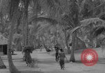 Standbild Evakuierung des Bikini-Atolls Bikini-Atoll, Marshal Islands, 1946, aus Sekunde 42 historischem Filmmaterial Videoclip 65675080274